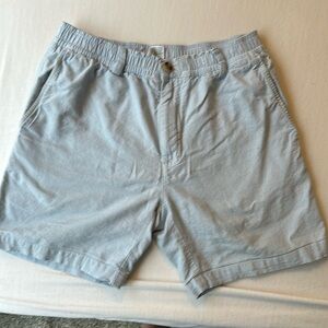 Vineyard Vines Men's Shorts - med - blue and white striped